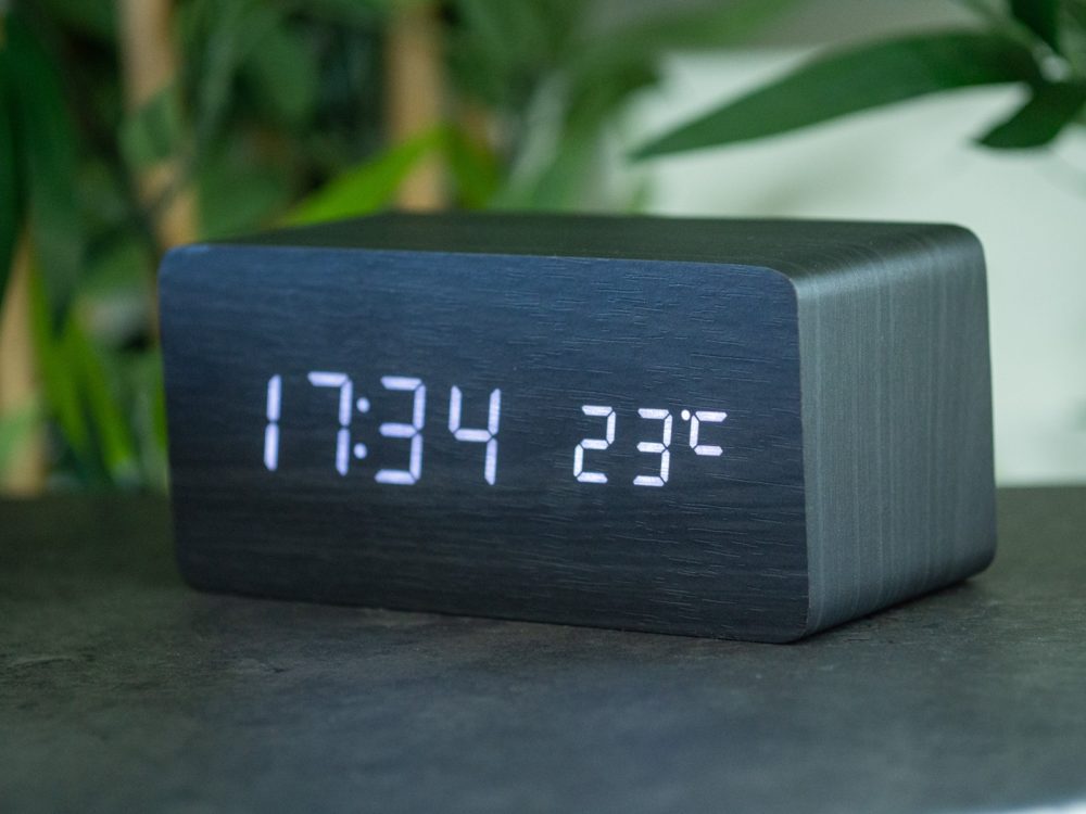 Reveil avec chargeur induction Avenwood noir